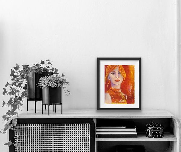 woman with gold earing in situ